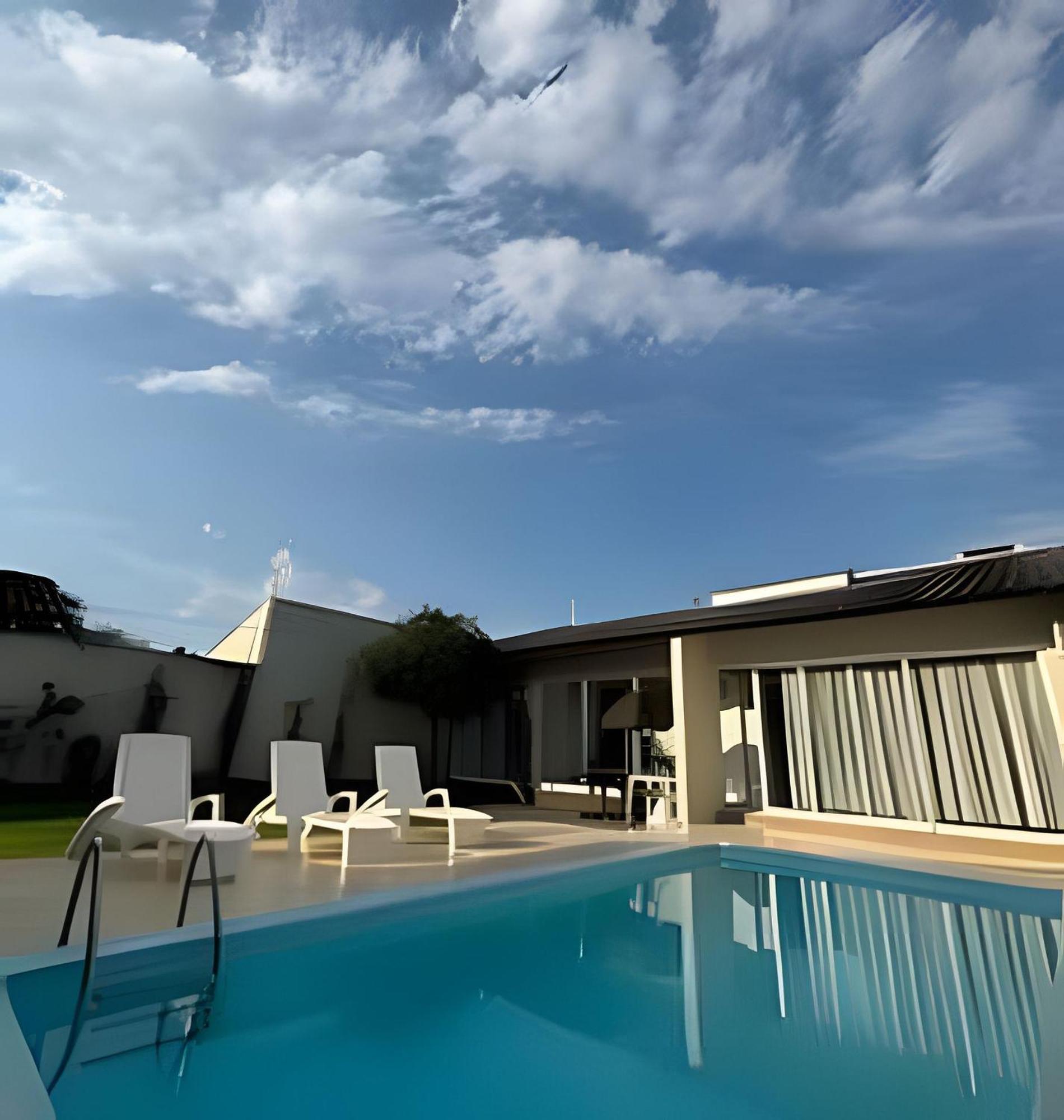 Sobrado Com 5 Suite 1 Quarto Piscina Churraqueira Ar Ate 20 Hospede Foz do Iguaçu Eksteriør billede